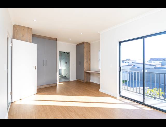 3 BEDROOM APARTMENT FOR SALE IN SANDOWN